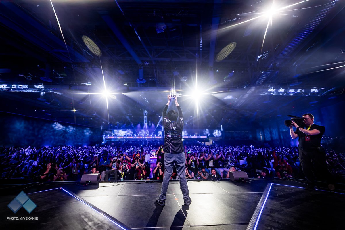 Vexanie's tweet image. My #EVO2025 albums are live!

➡️ Day 1: bit.ly/EVO25-Day1 
➡️ Day 2: bit.ly/EVO25-Day2 
➡️ Day 3: bit.ly/EVO25-Day3 

Enjoy ❤️