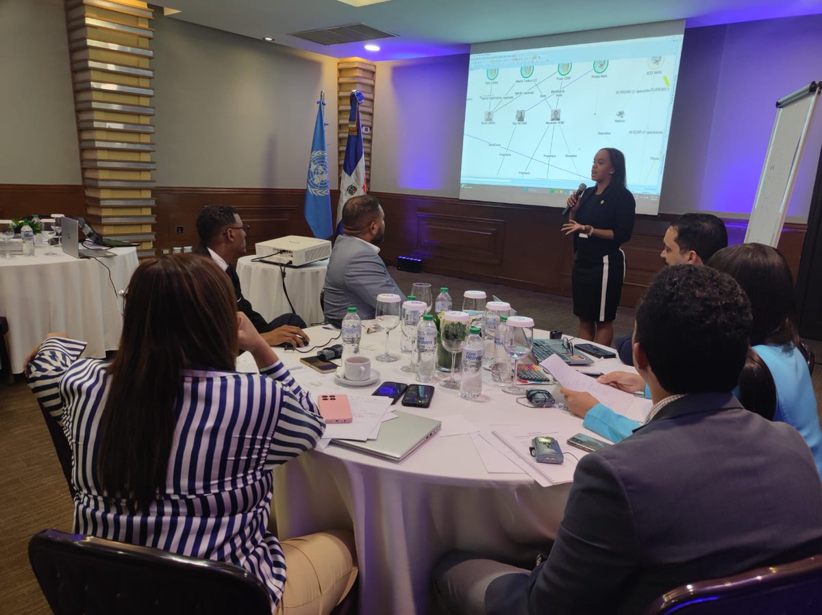 UNODC_ROPAN's tweet photo. #RepúblicaDominicana 🇩🇴 I Combatir la corrupción y lavado de dinero exige personal especializado y respuestas coordinadas. Continuamos capacitando a 33 funcionarios para investigar y enjuiciar delitos transnacionales que amenazan la seguridad regional, con el apoyo de 🇺🇸 https://t.co/rN4dPiPnJa