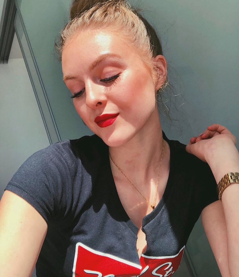 FloraEmilyMod1's tweet image. 🌞 summer is almost over 🥹