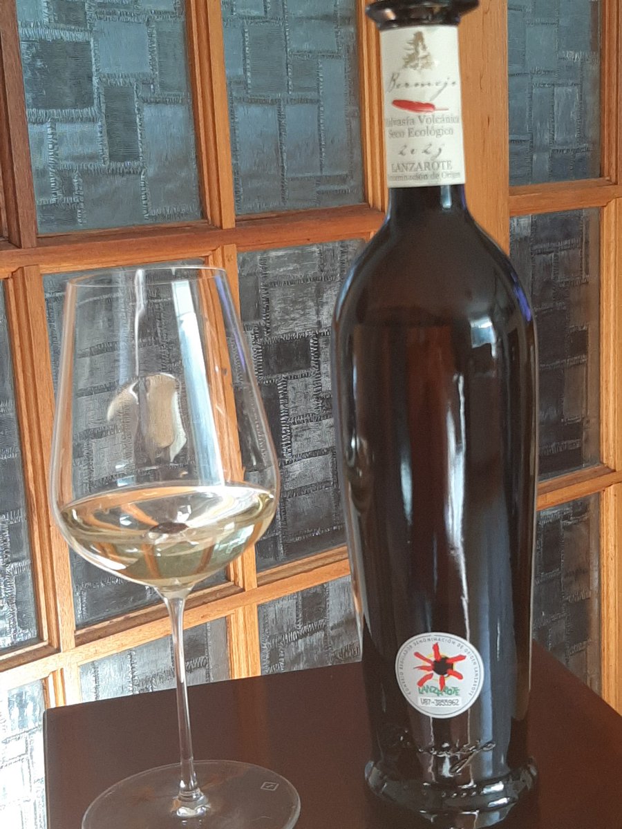 Michael Collins (@7mikecollins6) on Twitter photo Beautiful sunny evening here on the east coast. This Bodegas Bermejos Malvasia Volcanico 2023 is just perfect with some stir fried prawns and a regular fix of this grape until we're back in #Lanzarote in November <a href="/Blinderswine/">MonthlyBlinders Wine</a> Beautiful sunny evening here on the east coast. This Bodegas Bermejos Malvasia Volcanico 2023 is just perfect with some stir fried prawns and a regular fix of this grape until we're back in #Lanzarote in November <a href="/Blinderswine/">MonthlyBlinders Wine</a>