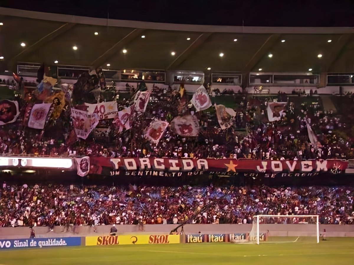 A primeira torcida jovem organizada do Brasil foi a Torcida Jovem do Flamengo, fundada em 6 de Dezembro de 1967. 

TORCIDA ⭐ JOVEM.