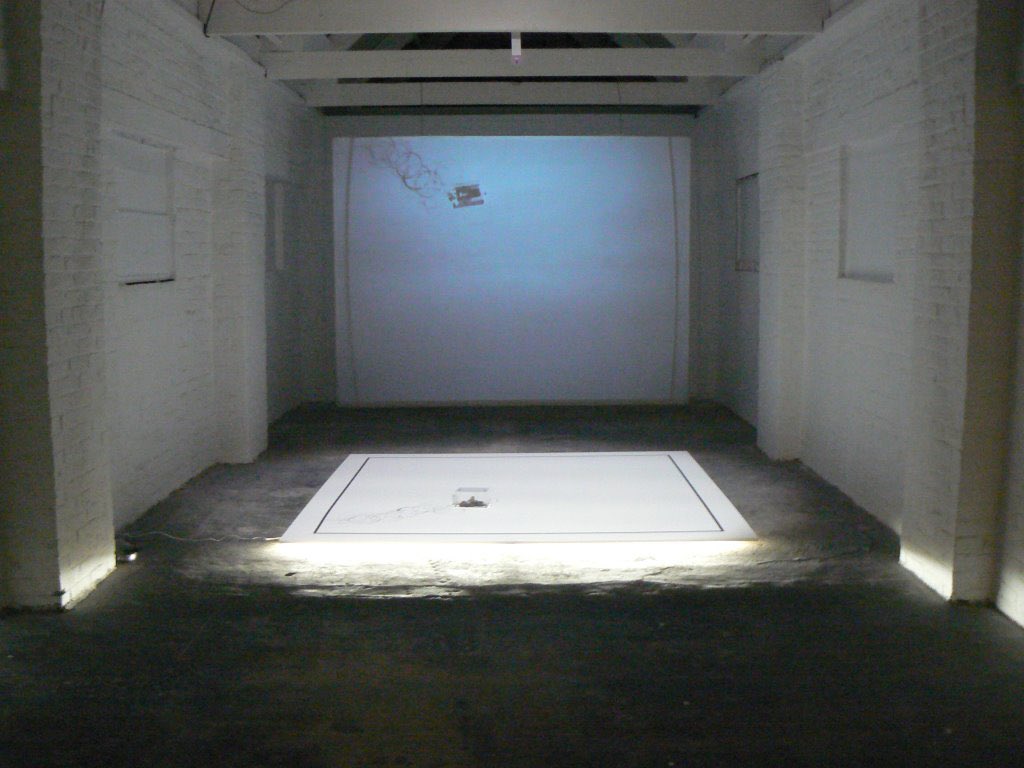 Studio_De_Wilde's tweet image. Trip down memory lane…
Fuzzy Electronics (&Magnetics) exhibition: “On the third floor, Frederik DE WILDE awaits us once again with the prototype of his 'Geheimschreiber', a robot that draws black lines and thus makes its way. “
2009, Arts Centre NETWORK.
#roboticart