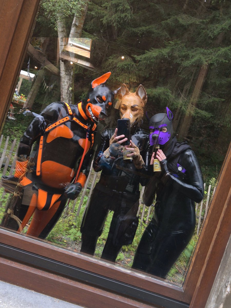 Critter Weekend vibes ✨️

Still processing all the memories... 

🟠🐶: <a href="/PupDami/">Pup Dami 🔜 Darklands 2026</a>
🟣🐶: <a href="/Purby5/">Purby</a>