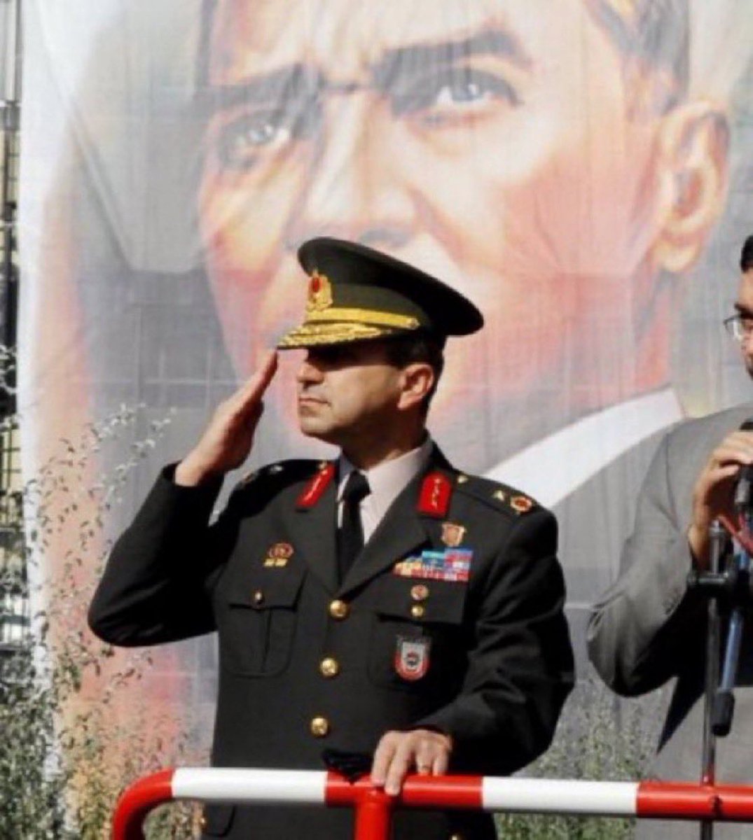🗣️Emekli Tuğgeneral Naim Babüroğlu:

“Terörist başı ve PKK’nın oradaki parti vasıtasıyla her şeyden haberi olacak. 

Fakat halkın bilgisi olmayacak.”