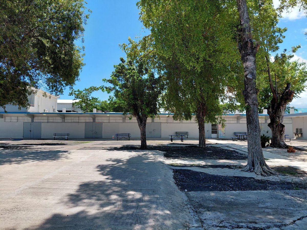 #AAAEnPonce | Como parte de la iniciativa del gobierno central, la AAA se unió a los trabajos realizados en la Escuela Juan Cuevas Aboy en Ponce. Nuestro personal colaboró para que estuviera en condiciones óptimas de cara al regreso a clases. 📚
#QuieroMiEscuela