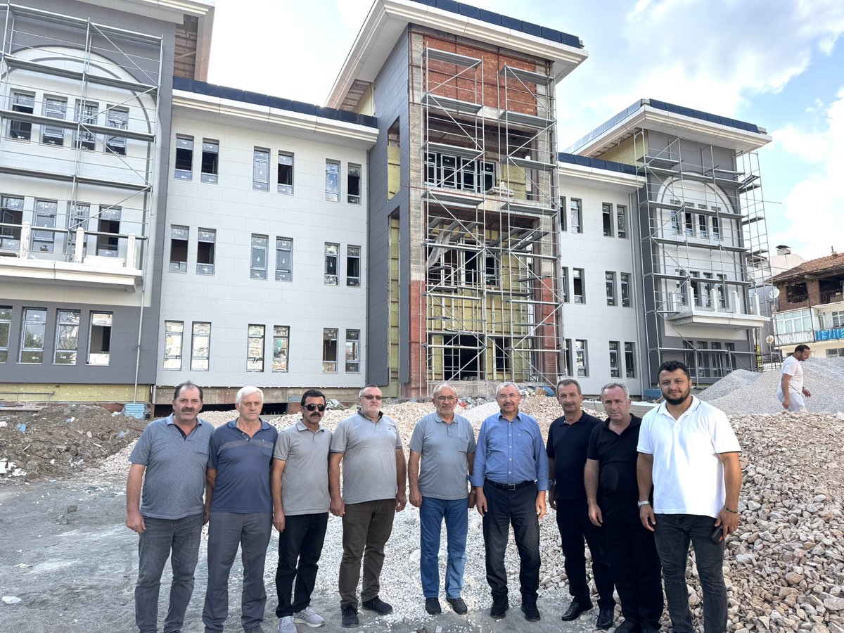 Tokat Almus’ta bugün esnafımızla, tarım üreticileriyle görüşmeler yaptık çok güzel bir gün geçirdik.

Anadolu’da yaz dönemleri çok renkli geçer. Buğday tarlaları, sebze bahçeleri çarşı pazar hareketi sabahın ışıklarıyla başlar akşam karanlığına kadar devam eder. Tokat toprakları