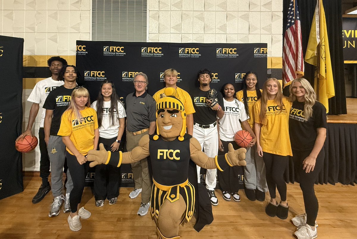 FTCC is Future Ready.

A fresh new look, ready for the new school year! Our student-athletes were lucky enough to model the new logo during convocation this morning💛🖤🤍