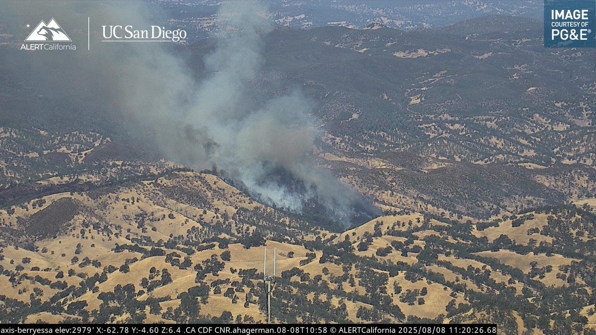 #BerryFire Lake Berryessa area, 40-50 acres w potential for 200 acres and moderate rate of spread. 3 additional engines, 3 additional water tenders, 1 additional dozers &amp; 2 additional air tankers, 1 addtl copter.
