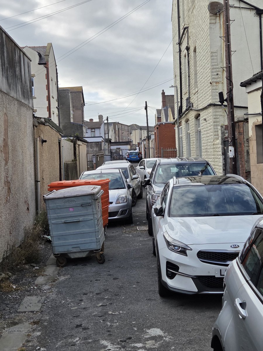 Cybil DuVaux/Craig , 'Retired Dame of Blackpool' tweet media