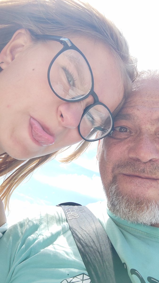 SlavaLim's tweet image. И пусть Егорушка Крид поет грустные песни! 🌊👫🌴