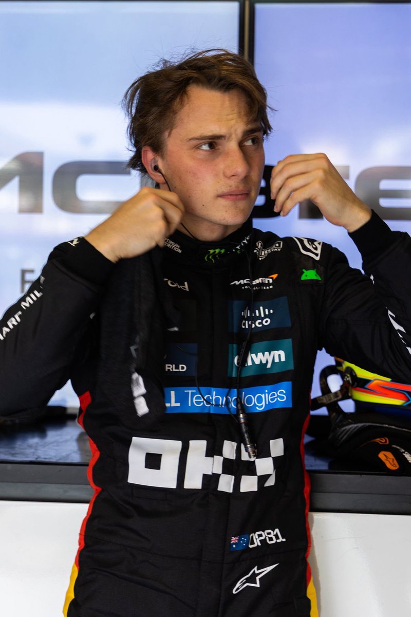 stringinalight's tweet image. happy #f1twtselfieday from me and osc