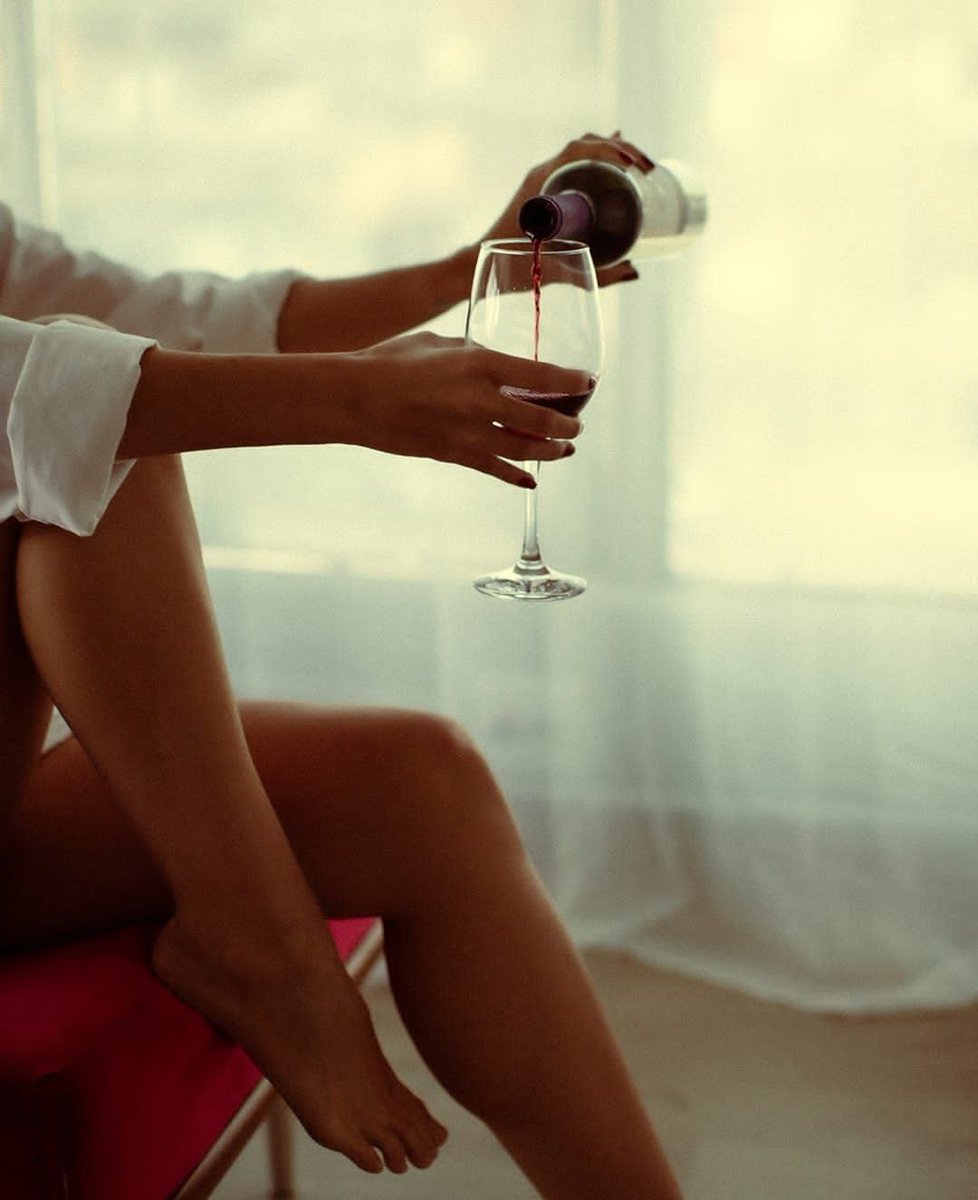 "Usted es una de las pocas razones por las que estoy contento de haber vivido en este tiempo. Se lo digo así, sin vueltas, porque sé que me va a comprender".

-Julio Cortázar.

Noches...