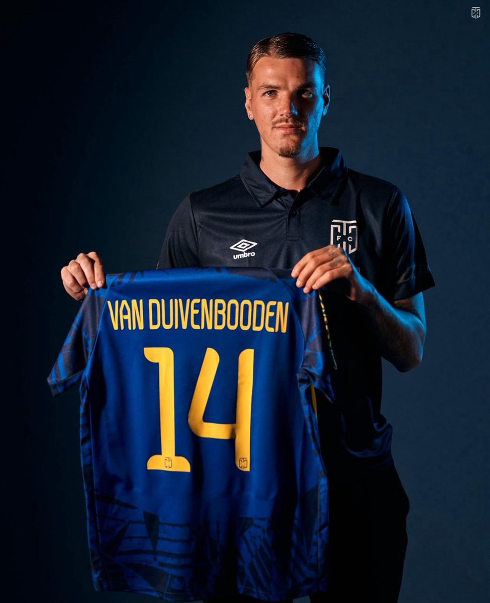 🇿🇦 Het rugnummer 14 is vanaf nu voor Simon van Duivenbooden, bij Cape Town City FC. Die Zuid-Afrikaanse ploeg ziet de aanvaller overkomen van Vitesse. Een mooi Avontuur gewenst, Simon! ✌️