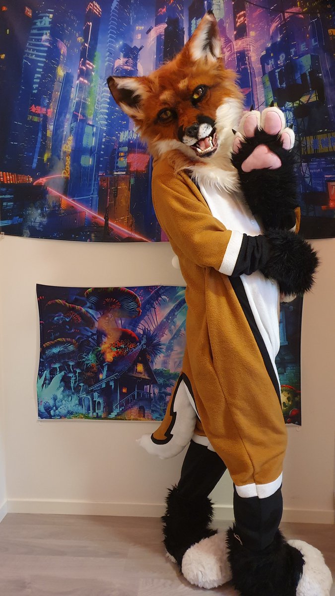 crowpudding's tweet image. Henlo. new fox on the internet, here for my first #FursuitFriday