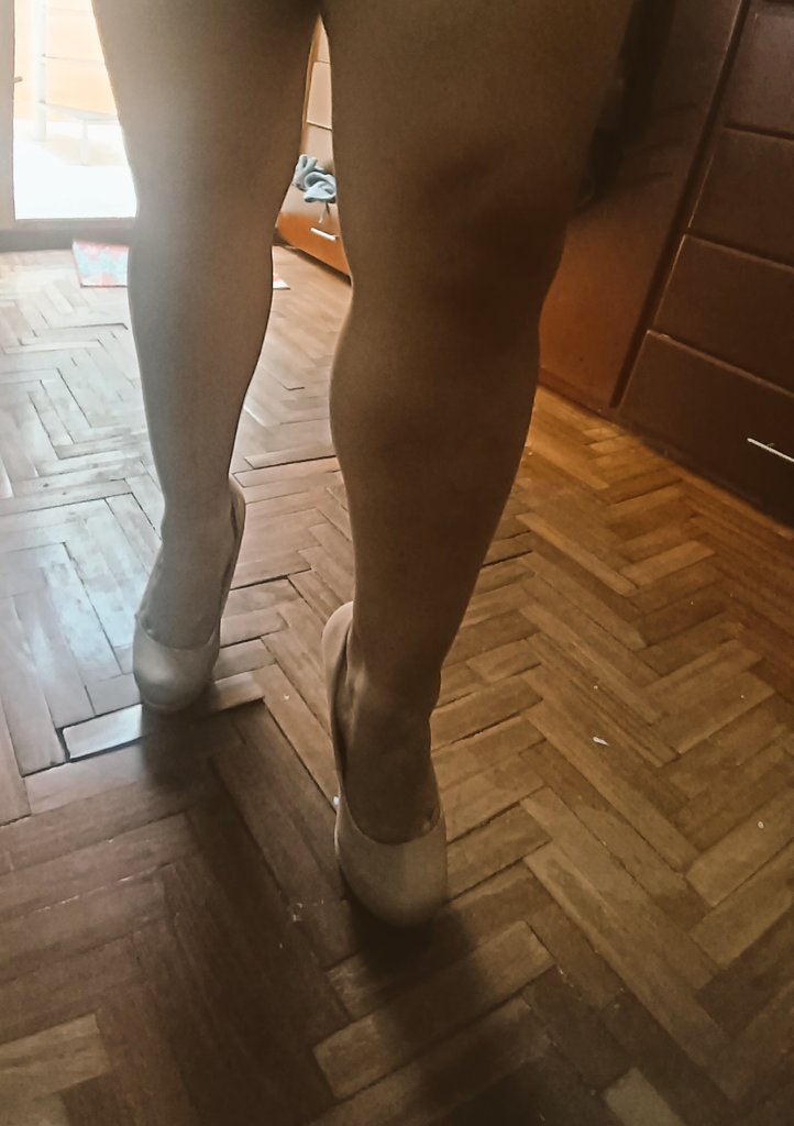 Hoy de tacones quien invita una salida con todas la de ley