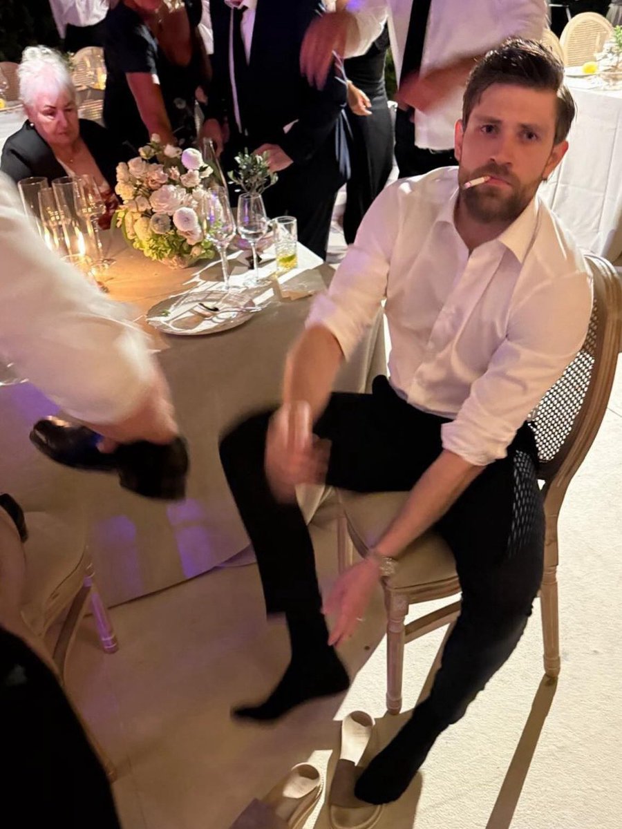 Leon Draisaitl shared this photo from his wedding. 📸 

(via IG/drat_29)