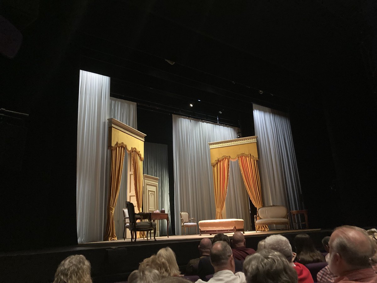 Slightly regretting my choice of going the the theatre after having been on Teams calls all day at work but here we are! Time for #ByRoyalAppointment <a href="/The_Lowry/">Lowry</a>