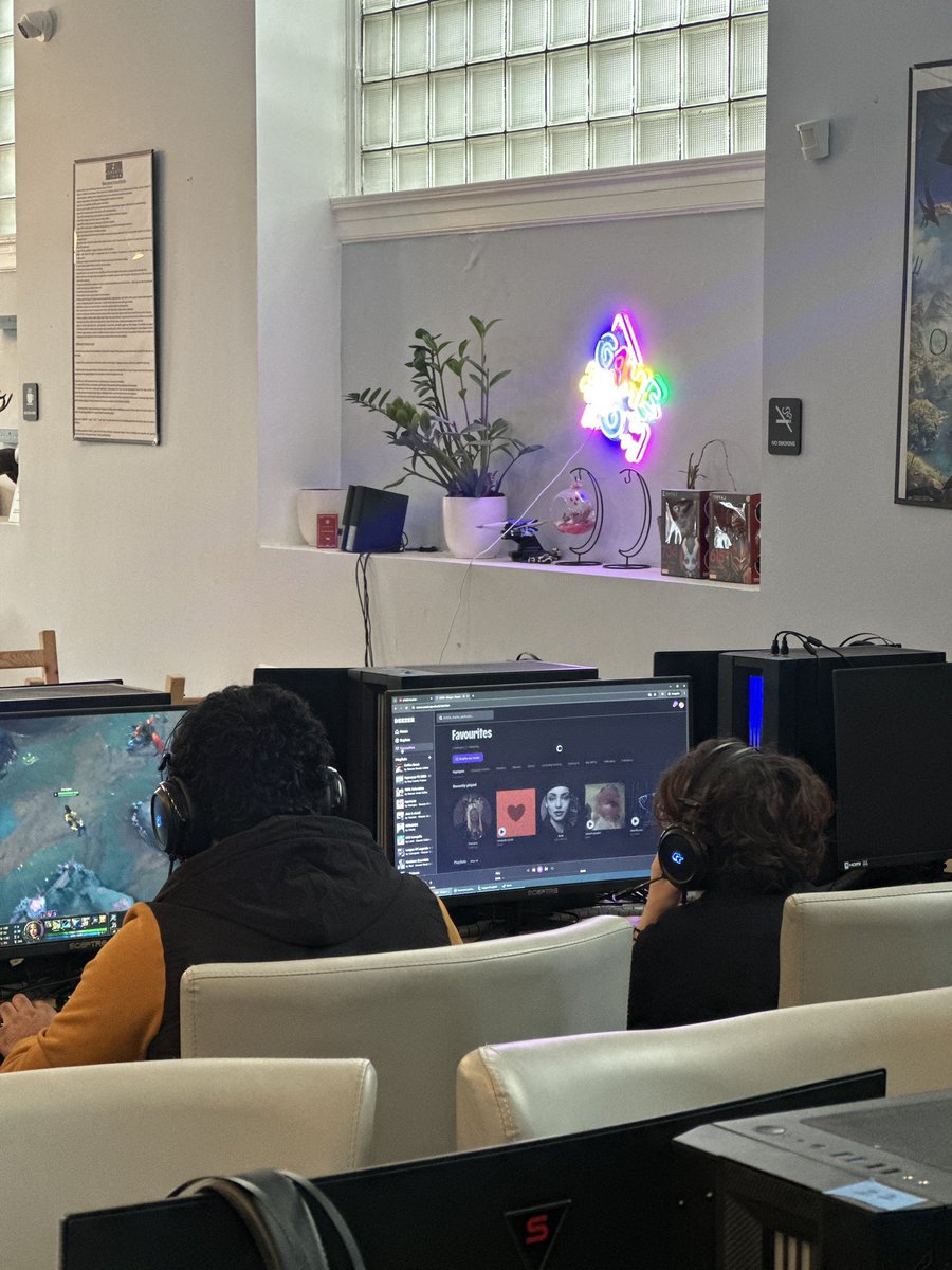 mixer_esports's tweet photo. 🧾【Transparent Pricing – What You See Is What You Pay】
💻 PC from $5.5/hr
🎧 Private PC Room $7.5/person
🃏 Board Game &amp; 🀄️ Mahjong $20/room/hr
🎤 KTV: Small $35 | Large $35–50/hr https://t.co/Lv3Wiv2j2S
