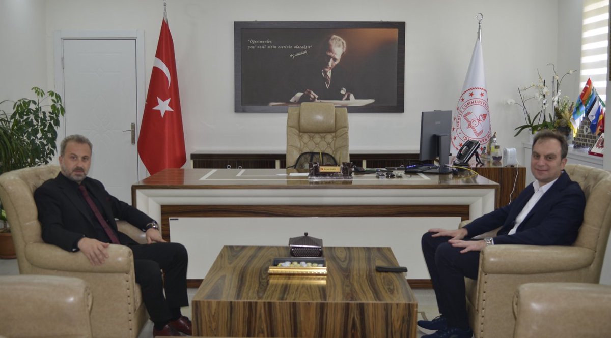 Karayolları 8. Bölge Müdürü Sayın  Yusuf  Güneş, İl Müdürümüz Sayın Beraat Şahin’e hayırlı olsun ziyaretinde bulunarak yeni görevinde başarılar diledi. Nazik ziyaretleri için teşekkür ederiz.  <a href="/tcmeb/">Millî Eğitim Bakanlığı</a> <a href="/Yusuf__Tekin/">Yusuf Tekin</a> <a href="/SahinBeraat/">Beraat Şahin</a>