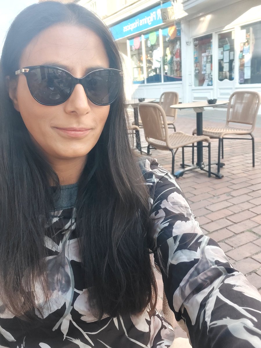 DrKhan_do's tweet image. #FridayMood
#FridayFeelings ☕️ 💐 🌹 🌸 🏵 🌼 💐