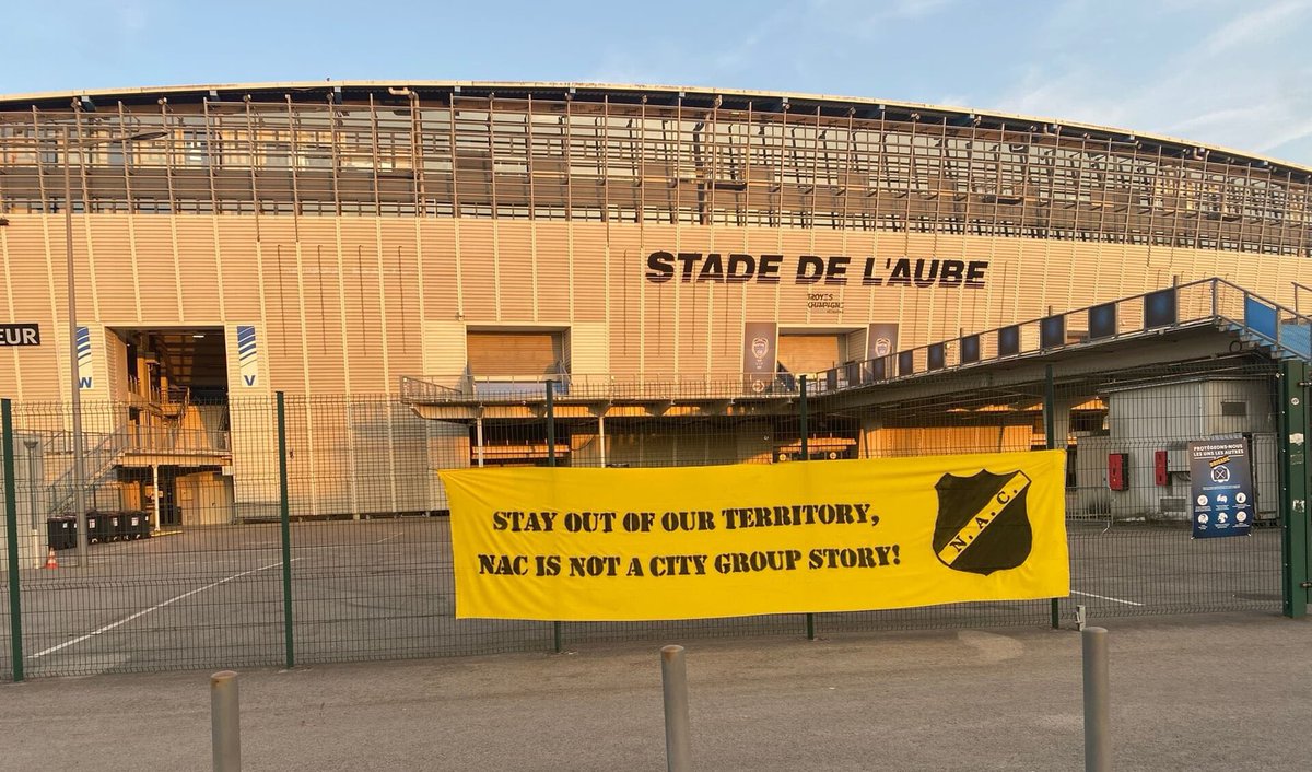 Vandaag vooral met terugwerkende kracht extra trots op NAC=Breda en iedereen die onze club wél op tijd uit handen van totale idioten en beloofde gouden bergen wist te houden. 💛🖤 op naar een mooi seizoen! #NACpraat