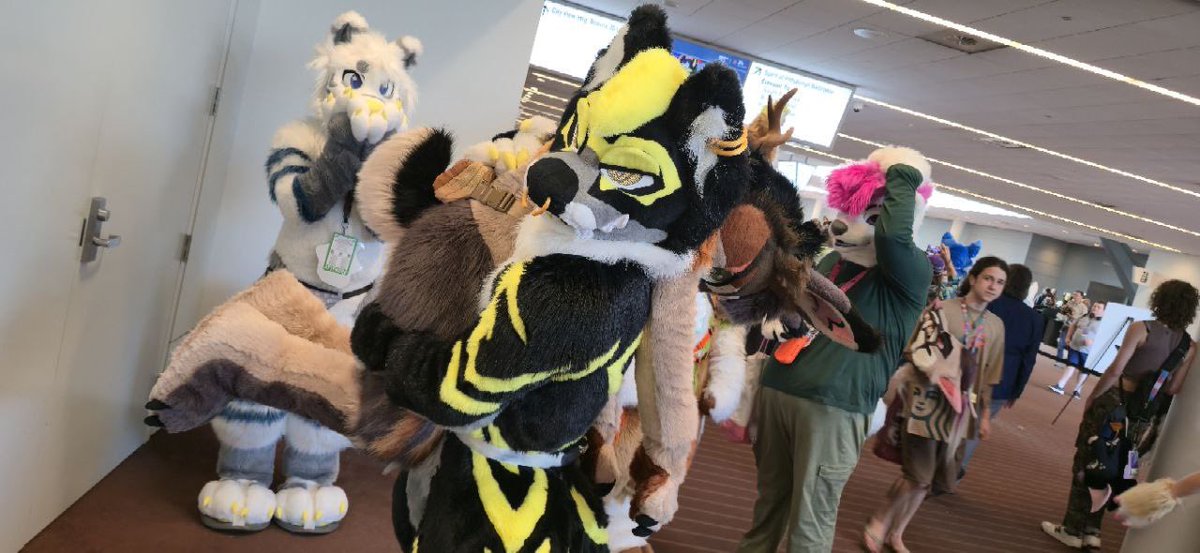 Aight that’s it bro I’m taking you away 

#FursuitFriday