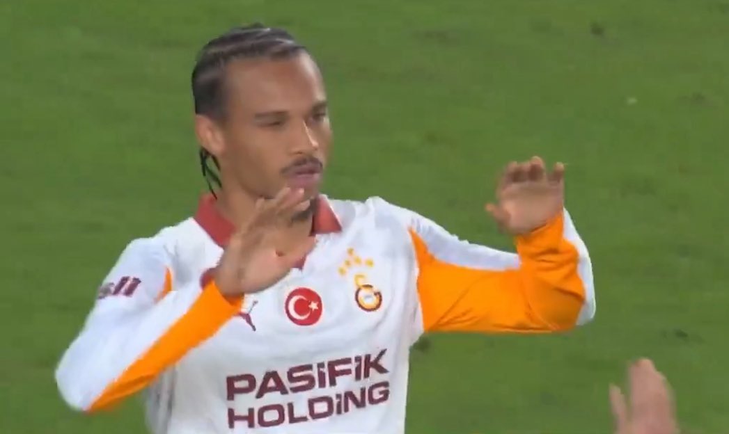 bu gözler uzun kollu gassaray forması da gördü