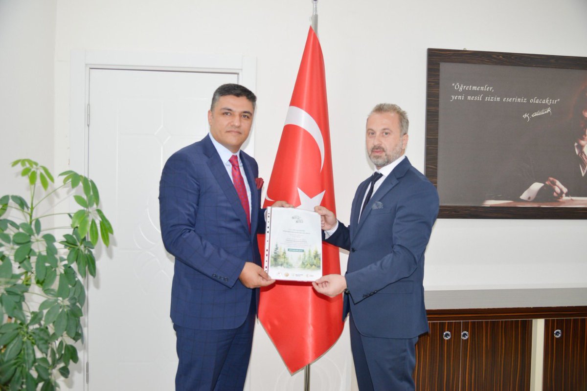Yeniden Refah Partisi İl Başkanı Erhun KARAKUŞ ve  İl Yönetimi, Elazığ Ticaret Borsası Başkanı M. Ali Dumandağ ve borsa yönetim kurulu üyeleri Müdürümüz Beraat Şahin’e hayırlı olsun ziyaretinde bulunarak  yeni görevinde başarılar dilediler. Konuklarımıza nazik ziyaretleri için