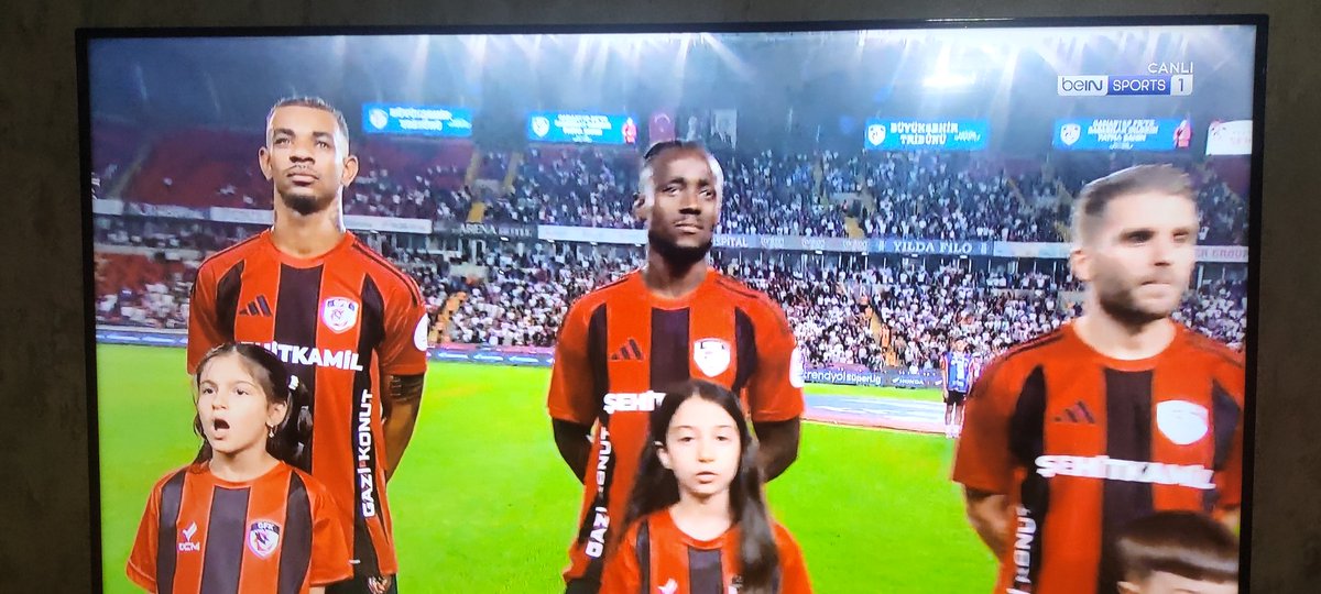 Tebrikler <a href="/GaziantepFK/">Gaziantep FK</a> yönetimi, Türkiye'nin en büyük kulübü Galatasaray şehrine gelmiş ve sen 3 kuruşun peşine düştün.. Sonuç stadın yarısı boş..
#GFKVGS
#gazinantepgalatasaray
#gaziantep
#Galatasaray