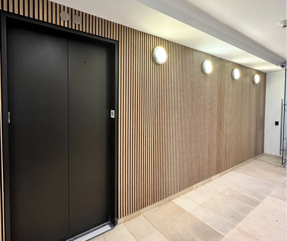 A premier lobby transformation built for today’s workforce. 💼
This latest office modernization blends clean lines, natural textures, and functional upgrades — including a custom kitchen, refreshed restrooms, and warm wood feature walls.