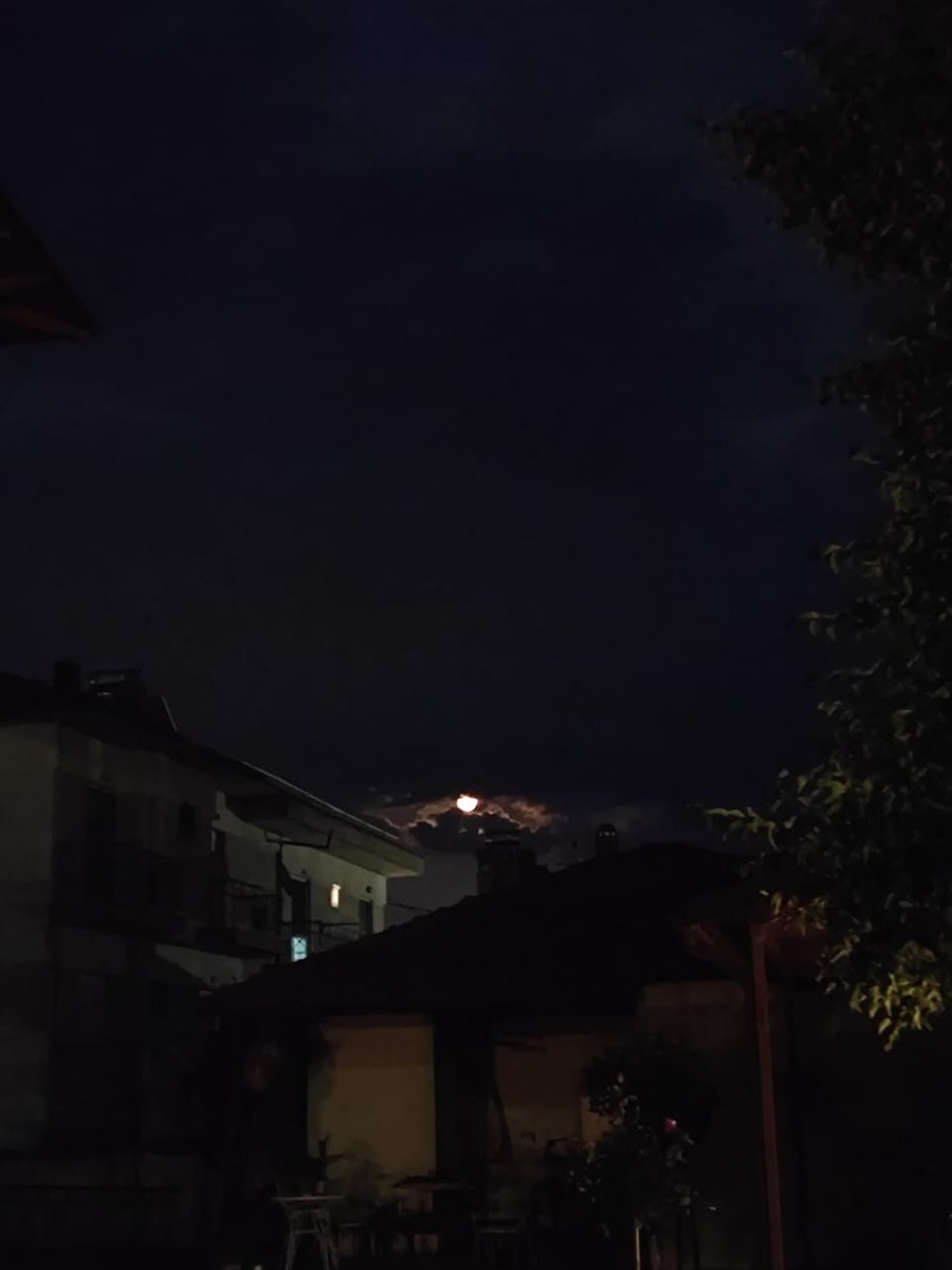 Πόση ομορφιά κρύβει αυτή η μπαλιτσα !!!
Καλό σας βράδυ,,, 💙