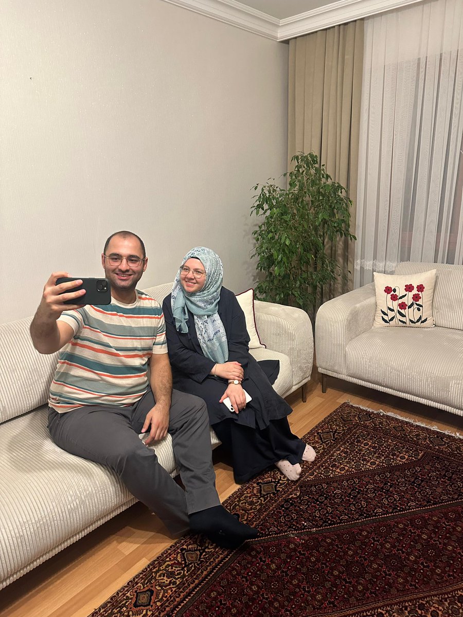 gulderenesra's tweet photo. That night ended in the search for the perfect selfie. More farewells, but with my favorite people❤️ https://t.co/dYAU87ypqG