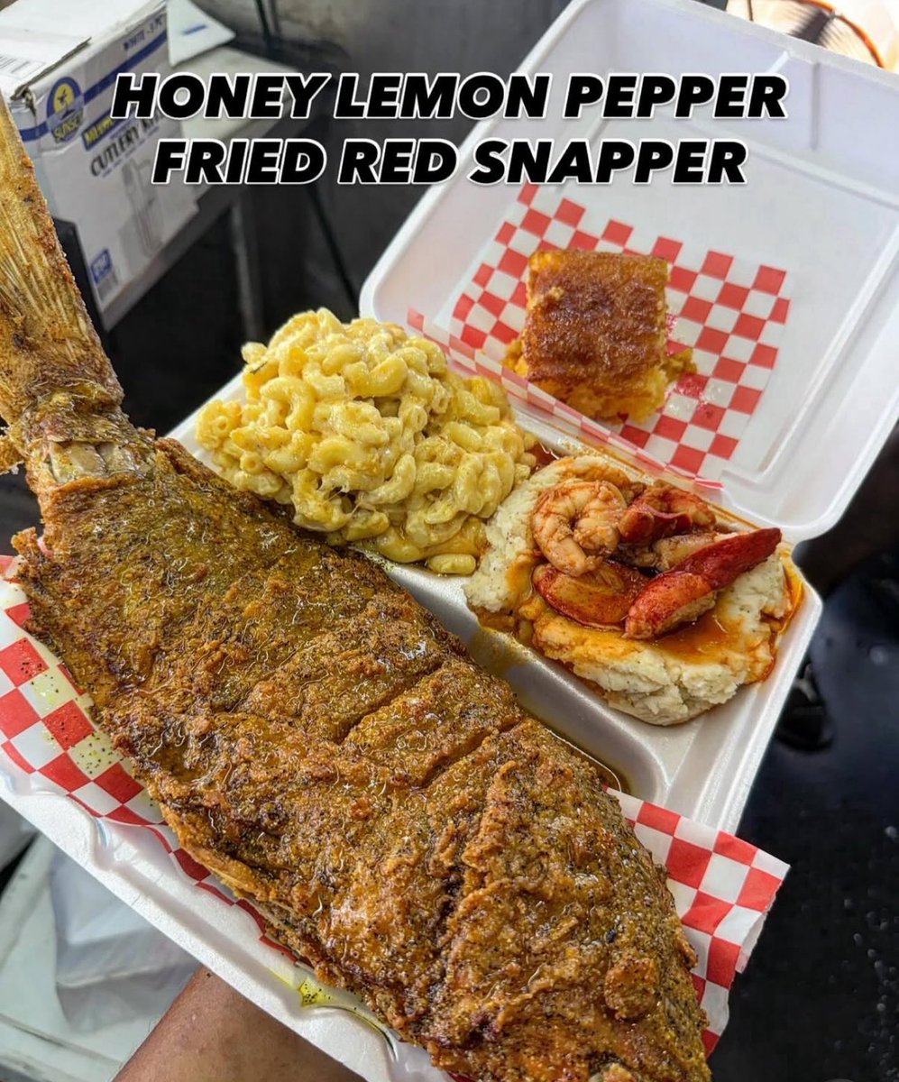 SAUEBLACKTX's tweet photo. Fried Honey Lemon Pepper Whole Red Snapper

📍OVERTHATOP FOOD TRUCK |  (Black-Owned) | Dallas, TX https://t.co/zHYa7nfDNM