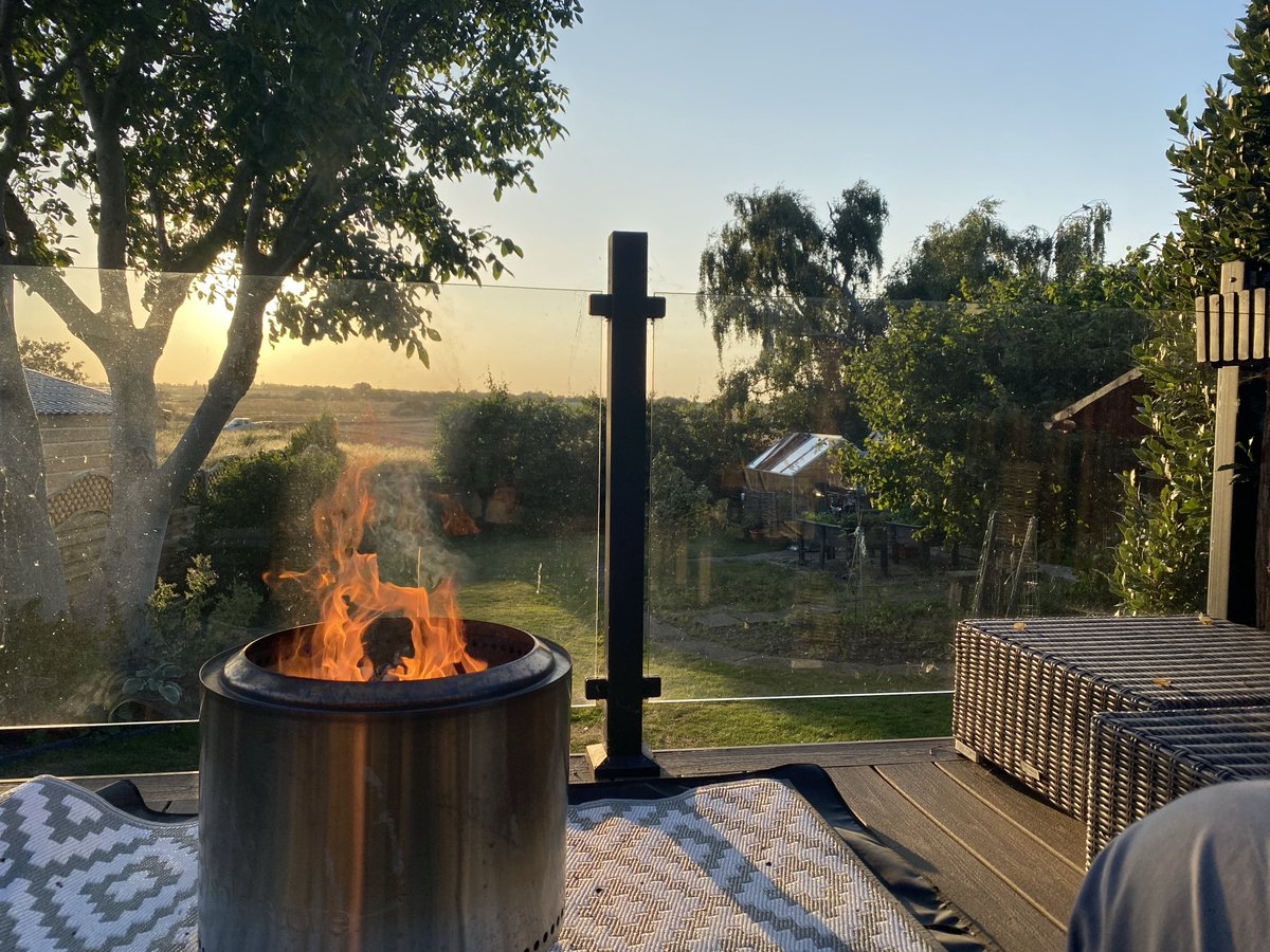 Don’t really need the fire on a lovely evening but helps keeps the mozzies away.