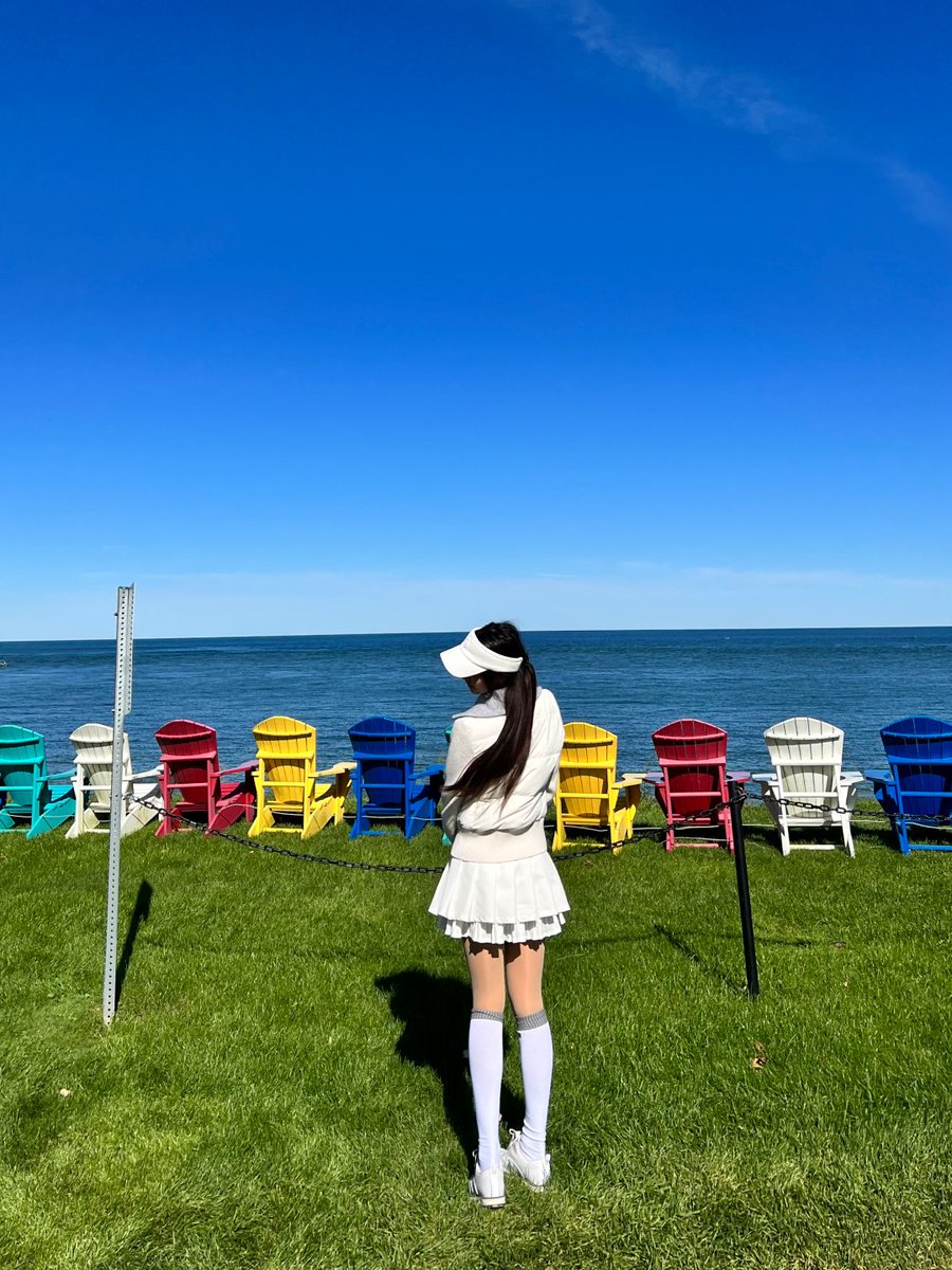 brooklyn60202's tweet image. Chasing the perfect swing and the perfect view, where the greens meet the endless blues. 🌊⛳ #GolfVibes #NatureInStyle