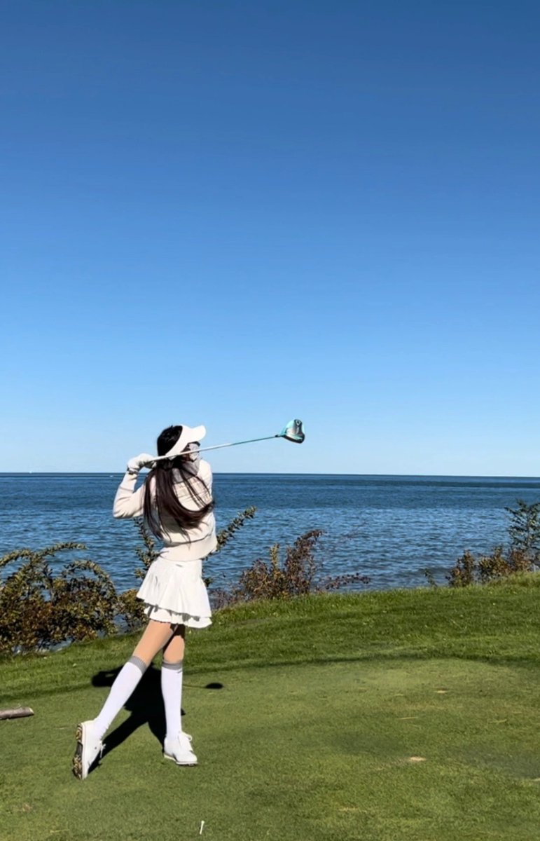 brooklyn60202's tweet image. Chasing the perfect swing and the perfect view, where the greens meet the endless blues. 🌊⛳ #GolfVibes #NatureInStyle