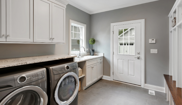 themacdonaldgro's tweet image. A mudroom can serve as a multipurpose space, keeping your home cleaner and more organized. backyardgardenlover.com/why-every-home… #cleanhouse #unwindathome #kidsprojects