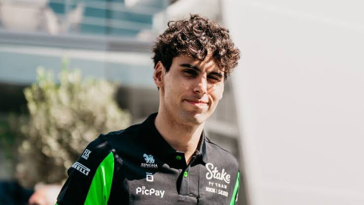 🗞️ | Gunther Steiner, ex-chefe de equipe da Haas e do Hülkenberg, falou sobre Bortoleto em um podcast:
"Mesmo se você é bom e tem um carro ruim, você não pode mostrar nada. Agora o carro é muito melhor do que estava no começo do ano e ele mostra o que ele pode fazer, e continua