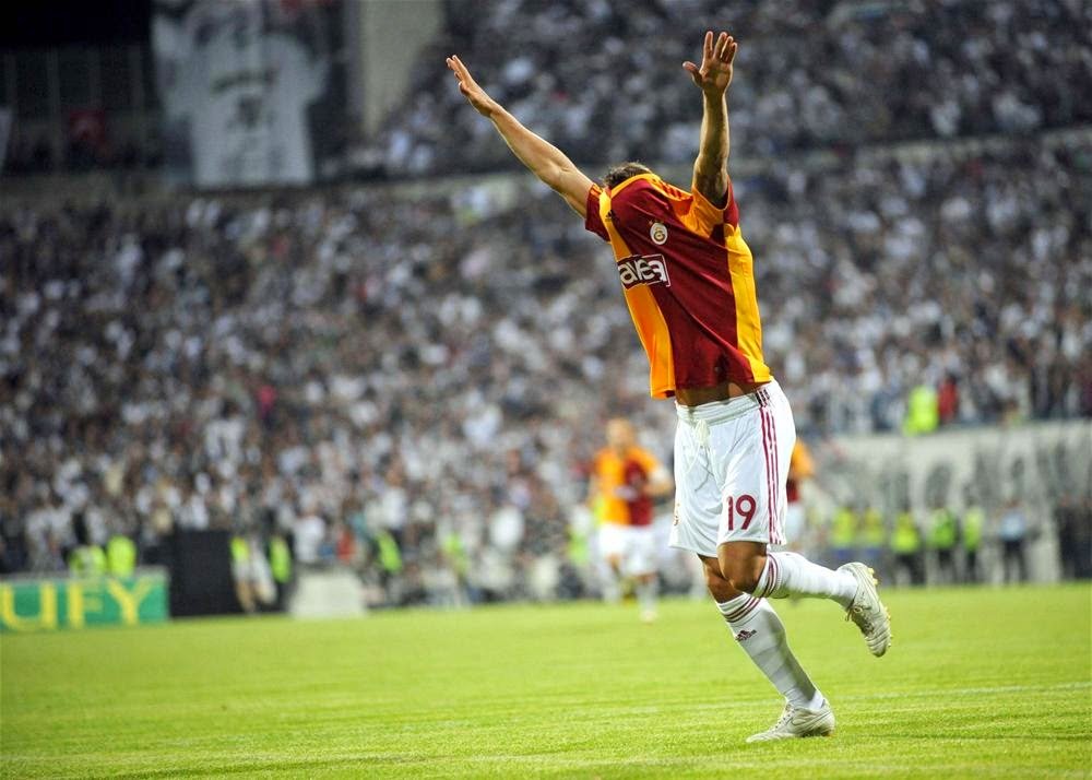 Her hafta bir Galatasaray efsanesinin gol sevincine selam çakıyor Barış Alper. Bu kez Kewell'ı selamladı...