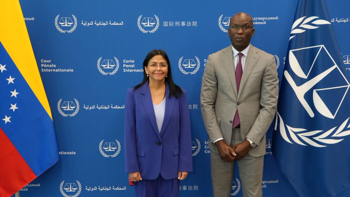 Vía t.me/DrodriguezVen/…
Nos reunimos en La Haya con el Fiscal Adjunto de la CPI Mame Mandiaye Niang. Consignamos en el caso sobre el bloqueo criminal contra Venezuela (Venezuela II) el estudio publicado en la revista The Lancet que demuestra el impacto en la salud y la vida