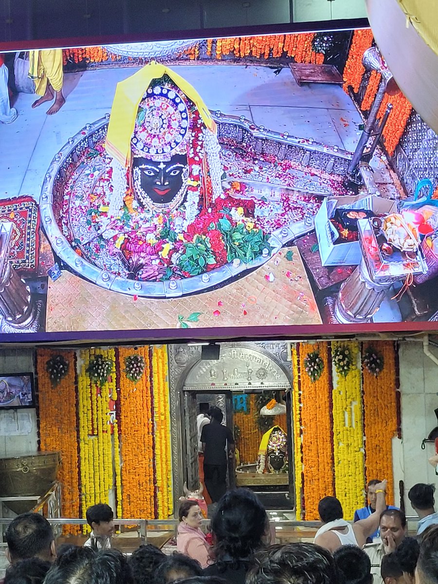 ram_vds's tweet photo. #ॐनमःशिवाय..❤️👣🙏
#हर_हर_महादेव..🕉️🔱
कल श्रावण मास के शुभ अवसर पर #ओंकारेश्वर_पहुंचकर मां नर्मदा जी में स्नान कर भगवान शिव के 12 ज्योतिर्लिंग में से एक ज्योतिलिंग 🕉️ #ओंकारेश्वर_ज्योतिर्लिंग🕉️ एवं उज्जैन पहुंचकर #बावा_महाकाल के दर्शन करने का सौभाग्य प्राप्त हुआ।
#जयश्रीमहाकाल https://t.co/lxM6ahEif6