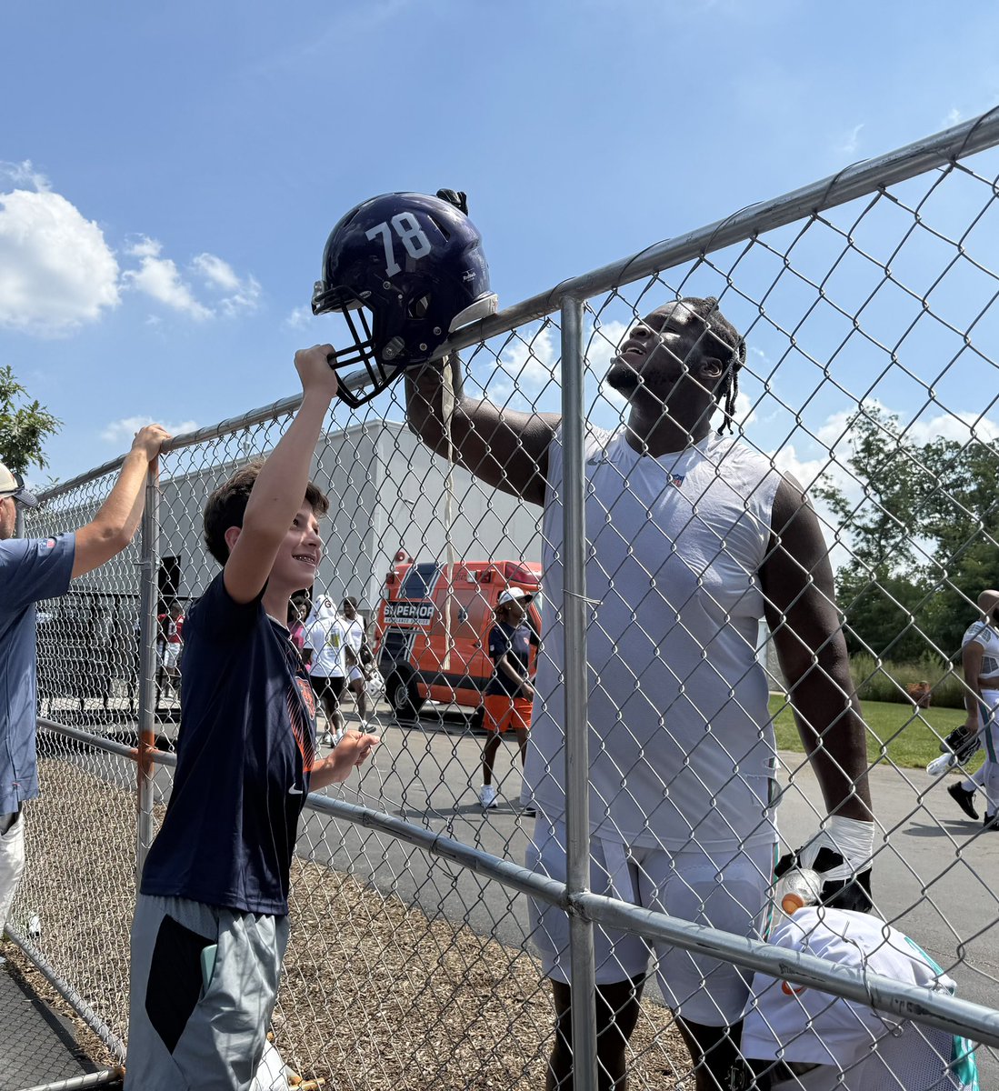 MerrillvilleFootball (@mhspiratefball) on Twitter photo <a href="/KennyGrant78/">Kenneth Grant (KG) 〽️</a> signing autographs for the <a href="/mhspiratefball/">MerrillvilleFootball</a> supporters at Bears / Dolphins joint practice! <a href="/KennyGrant78/">Kenneth Grant (KG) 〽️</a> signing autographs for the <a href="/mhspiratefball/">MerrillvilleFootball</a> supporters at Bears / Dolphins joint practice!
