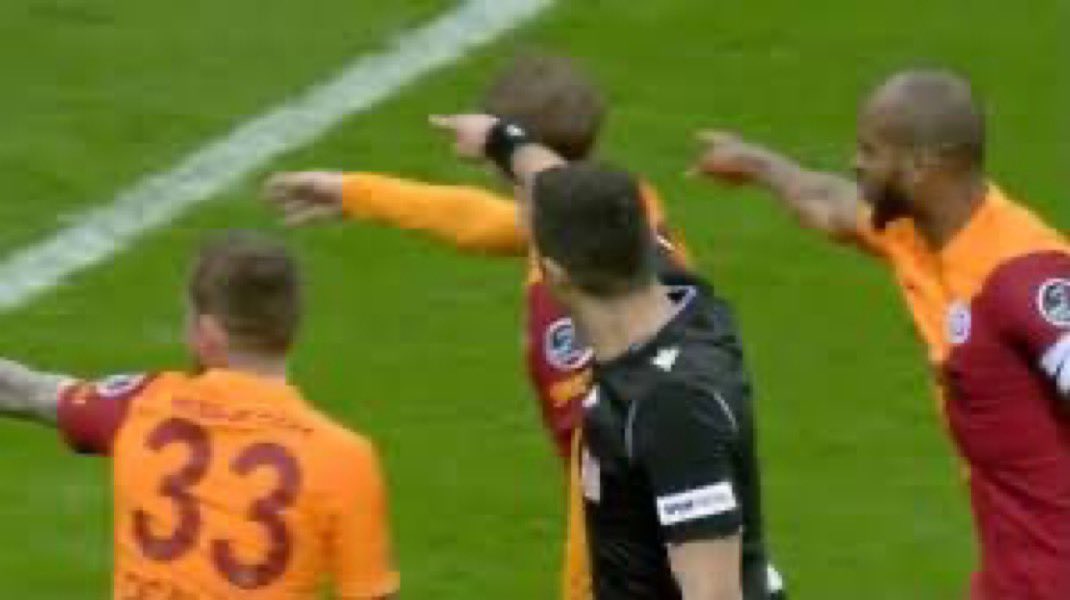 Tiyatro kaldığı yerden bildiğimiz gibi devam ediyor