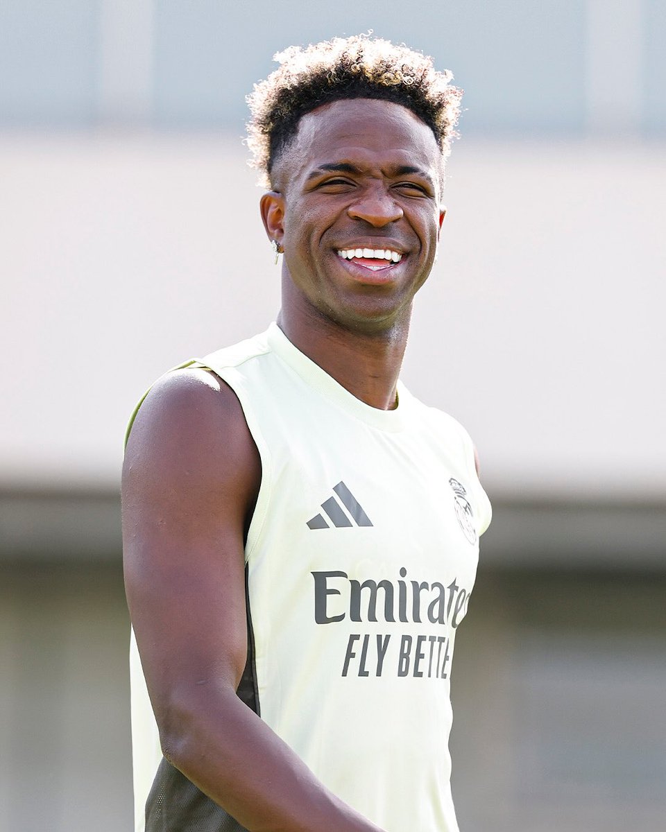 (fan) REAL MADRID FANS 🤍 tweet media