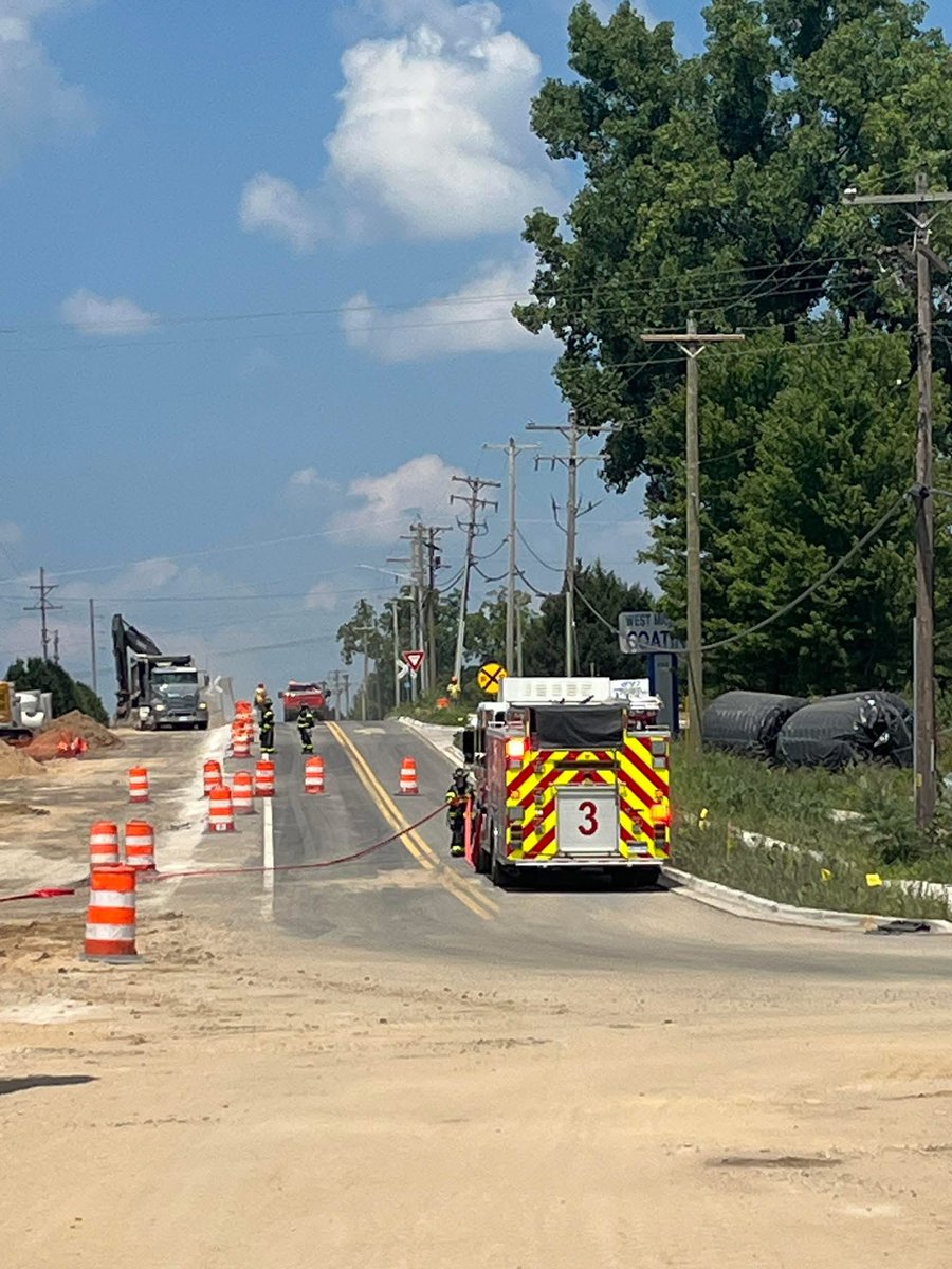 CityofWalkerMI's tweet photo. ACTIVE GAS LEAK

Walker Firefighters on the scene of a major gas leak on Fruit Ridge at Dykstra. 

Traffic in the area is shut down as well as businesses in the area are under a shelter in place direction.

DTE on scene https://t.co/eqSZqNVFlO