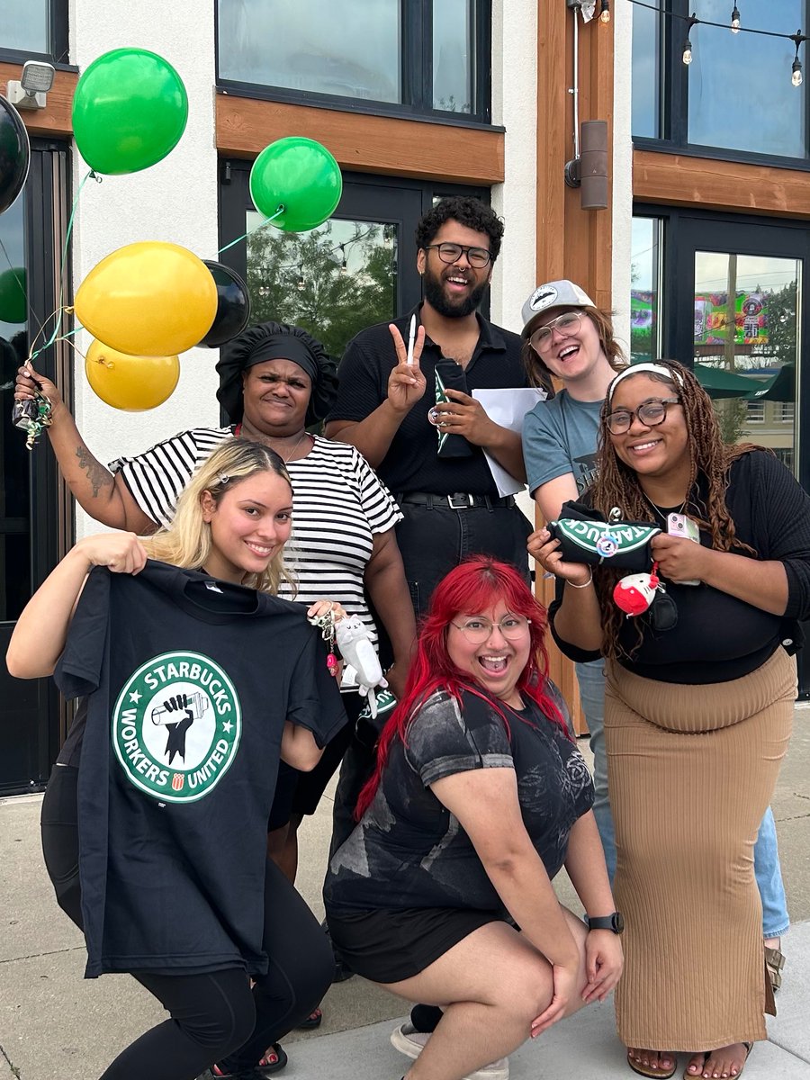 SBWorkersUnited's tweet image. We&apos;re going into the weekend with some NEW UNION STORES!!! 🥳🎉

Congratulations to Starbucks workers who just voted to unionize at these locations!

☕️COLUMBUS, OH - Olentangy River Rd.
☕️BEAUMONT, TX - Dowlen &amp;amp; Folsom
☕️DES MOINES, IA - 3830 Merle Hay Rd.