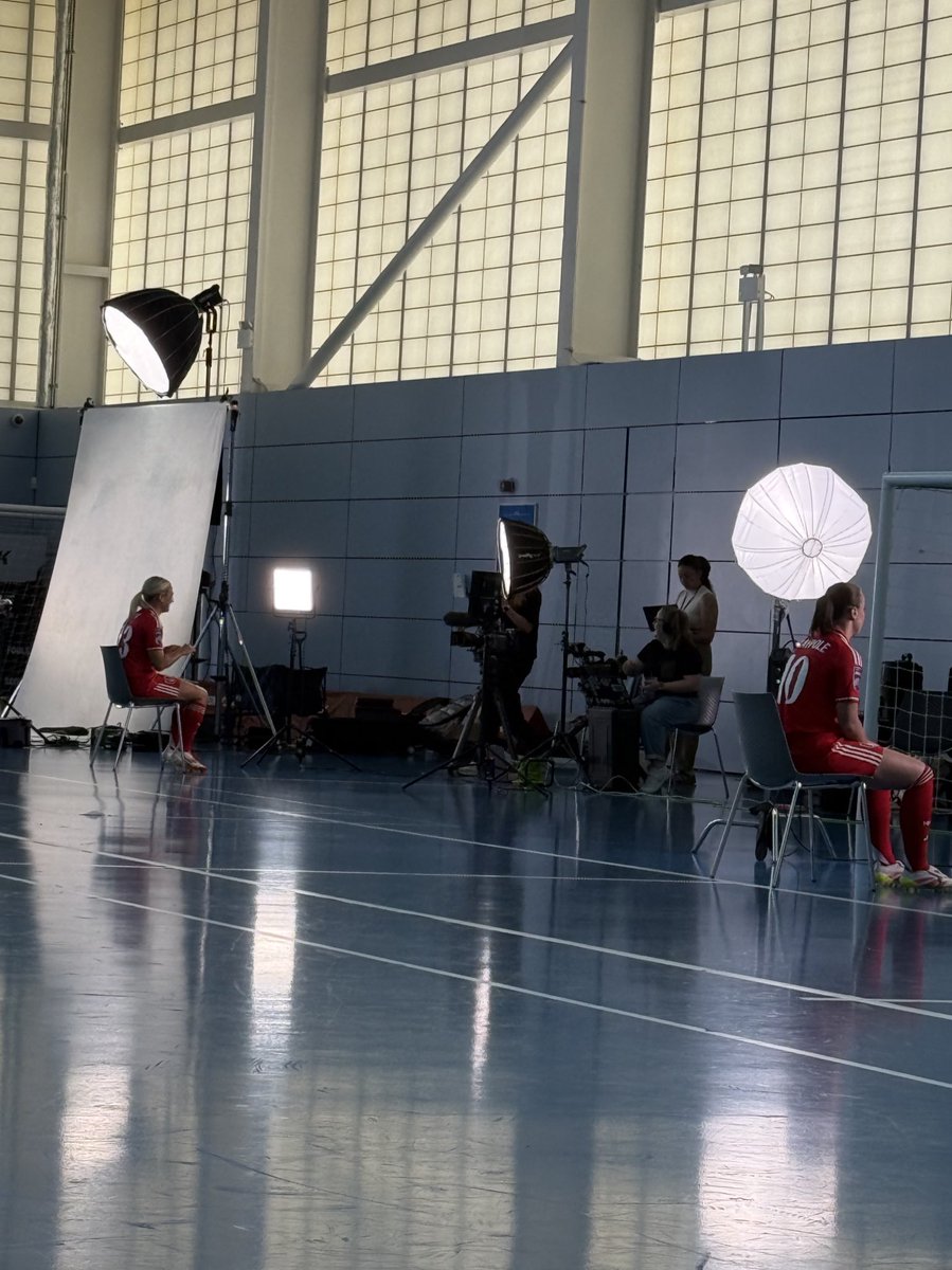 EllaBarber_'s tweet image. Was a pleasure to attend today’s WSL 2 media day at Saint George’s Park for @VAVEL ⚽️🎤

I had the opportunity to interview 11 players across the various teams - quote pieces to follow on the VAVEL website ahead of the new season.✍🏻🔜

#WSL2 #BWSL2 #WSL