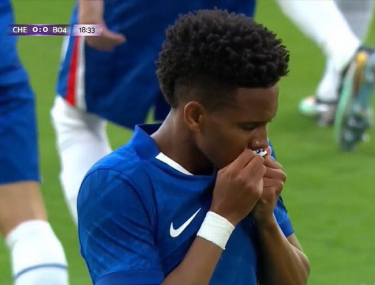 UTDTrey's tweet photo. Already badge kissing in a pre season friendly, players are too funny man😭 https://t.co/yF0T9Qq38V
