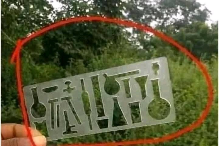 i_am_bamidele's tweet photo. All those years and nobody told us the meaning of these signs 😂 https://t.co/JCdghvJYOW