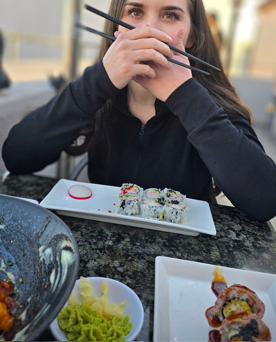 prettypedestals's tweet photo. Craving 🍣 so bad. Somebody wanna help me satisfy that craving?? https://t.co/P8hDJDi3g2